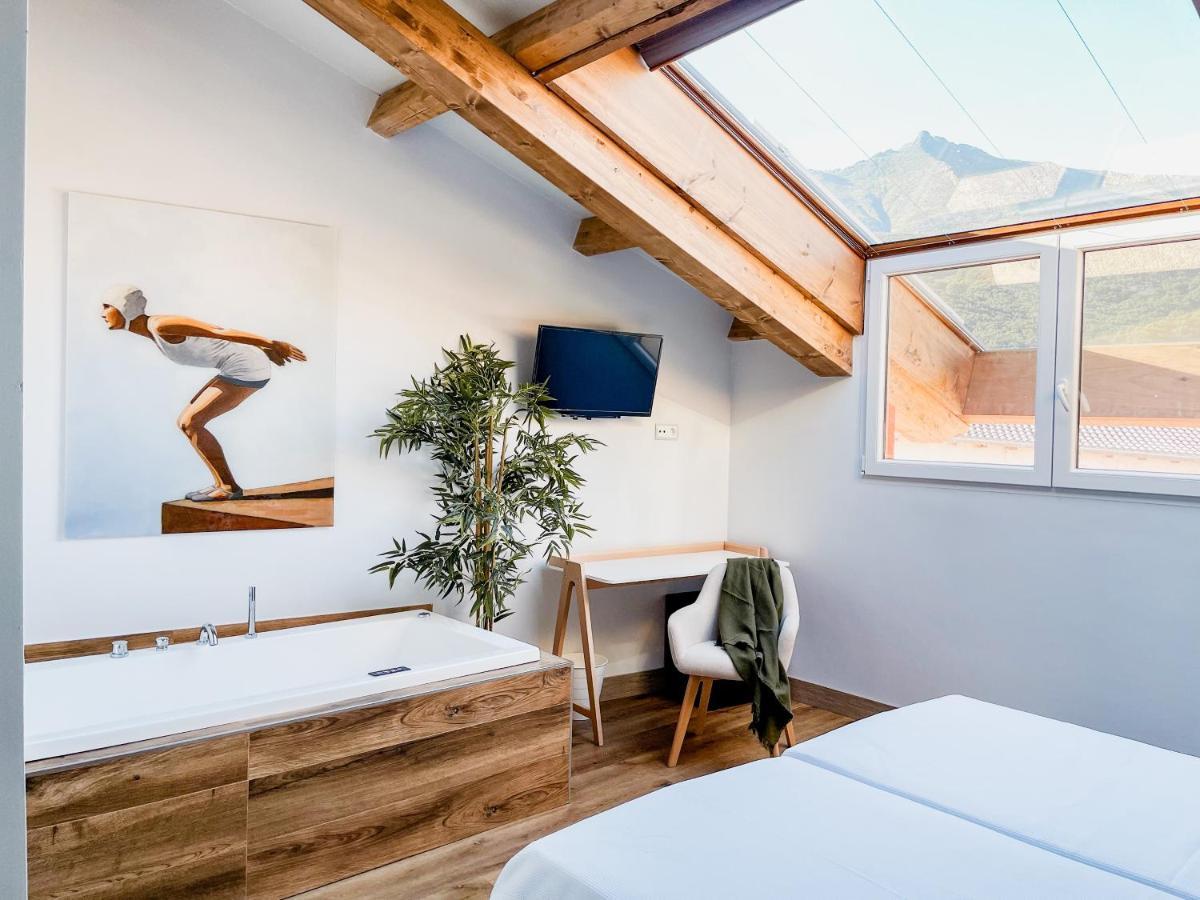 Hotel Camino De Las Estrellas Serranillos Екстериор снимка
