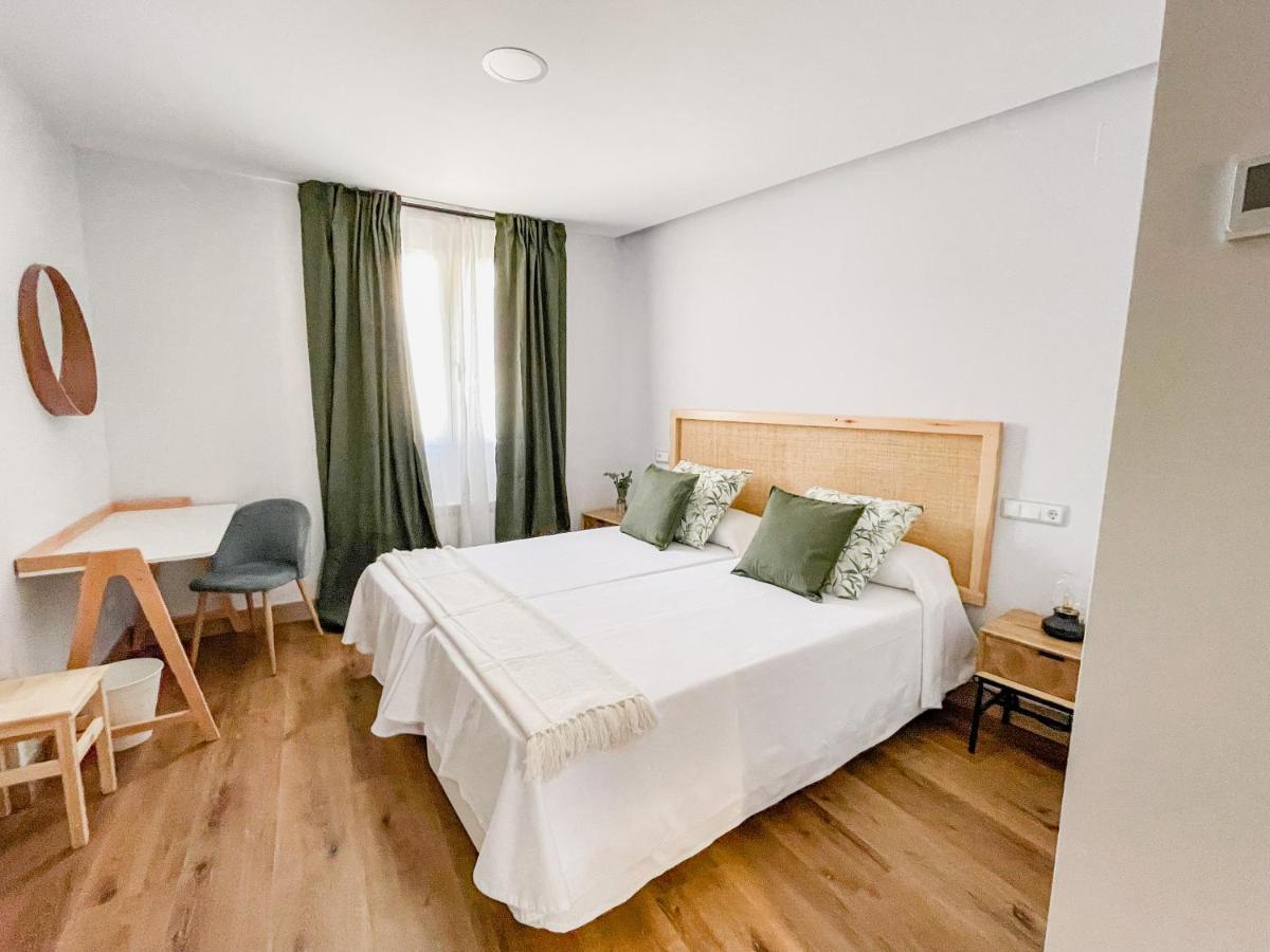 Hotel Camino De Las Estrellas Serranillos Екстериор снимка