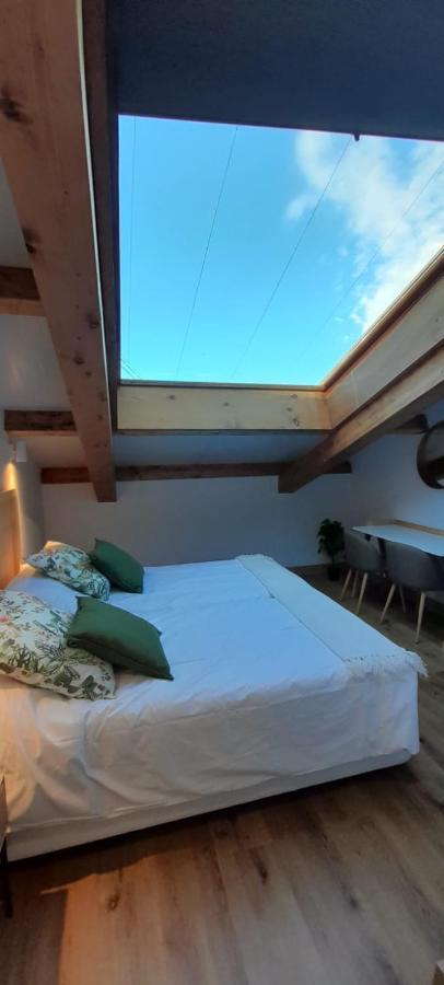 Hotel Camino De Las Estrellas Serranillos Екстериор снимка