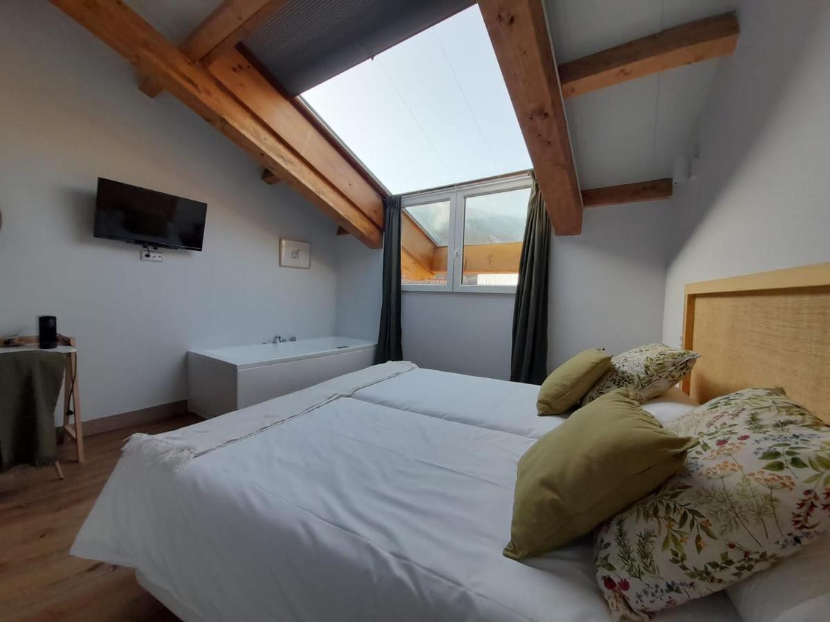 Hotel Camino De Las Estrellas Serranillos Екстериор снимка