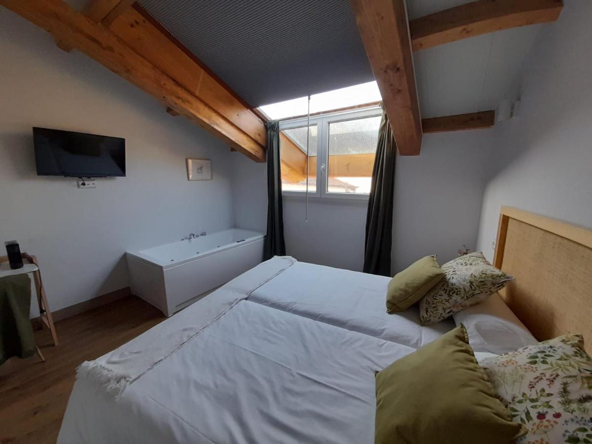Hotel Camino De Las Estrellas Serranillos Екстериор снимка